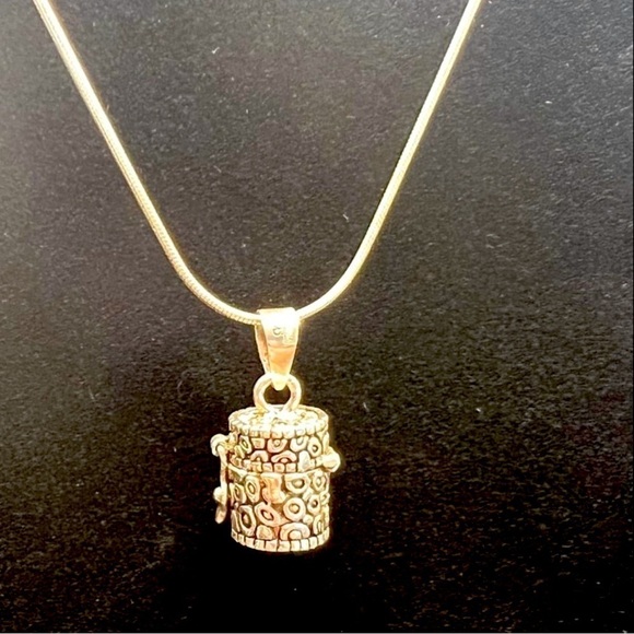 Sterling Silver Necklace with Lidded Box Charm – .925 Stamped – Keepsake Pendant - Picture 5 of 13